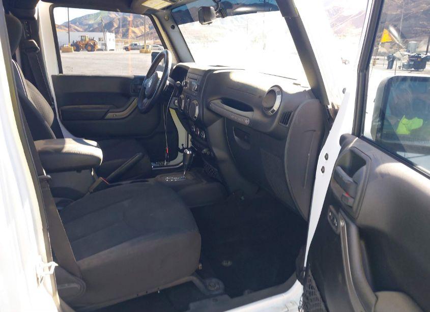 Photo 5 of 2017 Jeep Wrangler UNLIMITED SPORT 4X4 (VIN 1C4BJWDG0HL518071)