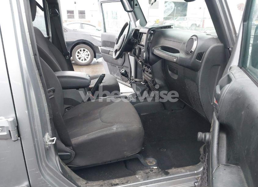 Photo 5 of 2017 Jeep Wrangler UNLIMITED SPORT 4X4 (VIN 1C4BJWDG0HL521729)