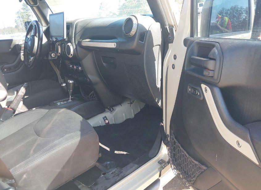 Photo 5 of 2017 Jeep Wrangler UNLIMITED SPORT 4X4 (VIN 1C4BJWDG0HL584118)