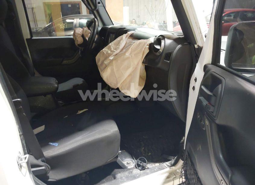 Photo 5 of 2017 Jeep Wrangler UNLIMITED SPORT 4X4 (VIN 1C4BJWDG0HL596799)