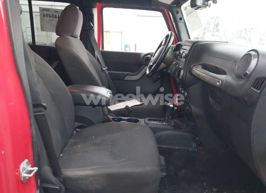 Photo 5 of 2018 Jeep Wrangler JK UNLIMITED SPORT S 4X4 (VIN 1C4BJWDG0JL807344)