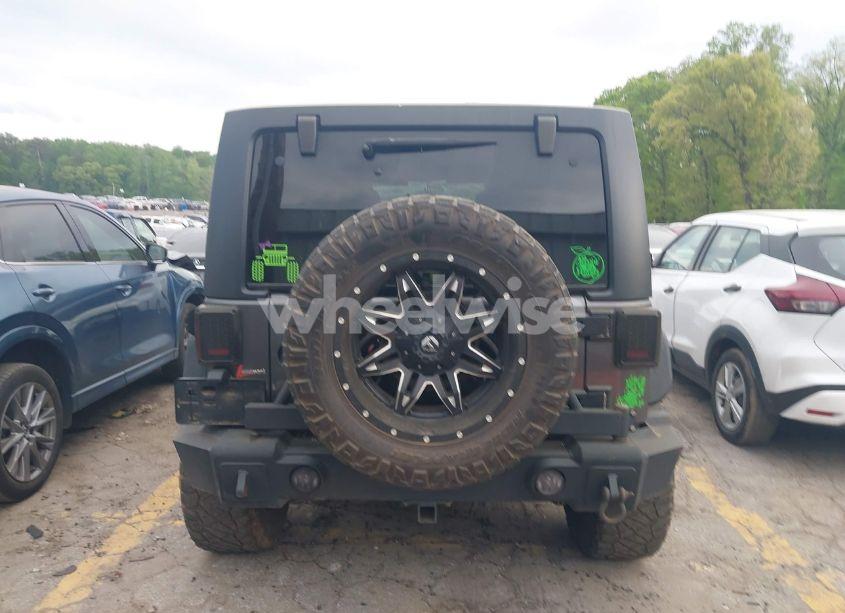 Photo 16 of 2018 Jeep Wrangler JK UNLIMITED SPORT S 4X4 (VIN 1C4BJWDG0JL854437)