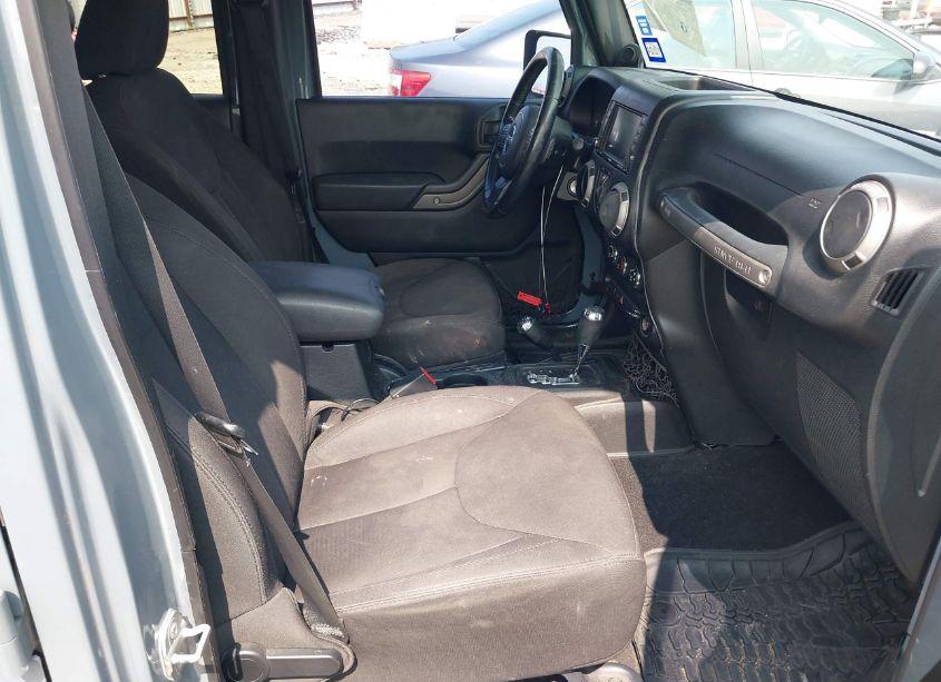 Photo 5 of 2014 Jeep Wrangler UNLIMITED SPORT (VIN 1C4BJWDG1EL305223)