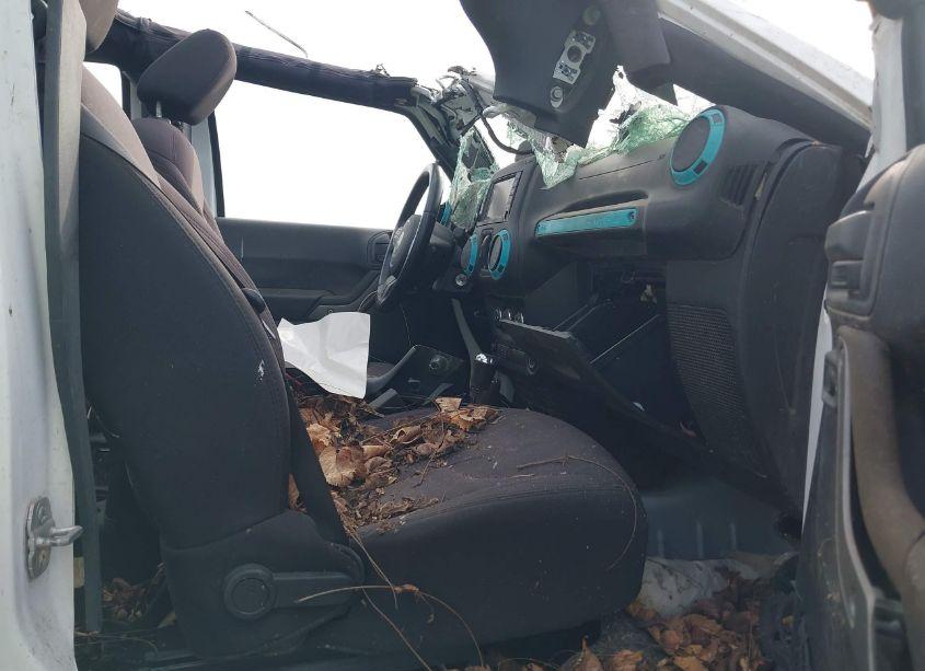 Photo 5 of 2014 Jeep Wrangler UNLIMITED WILLYS WHEELER (VIN 1C4BJWDG1EL327271)