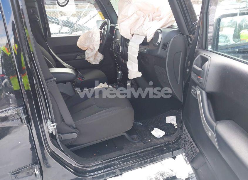 Photo 5 of 2015 Jeep Wrangler UNLIMITED SPORT (VIN 1C4BJWDG1FL692602)