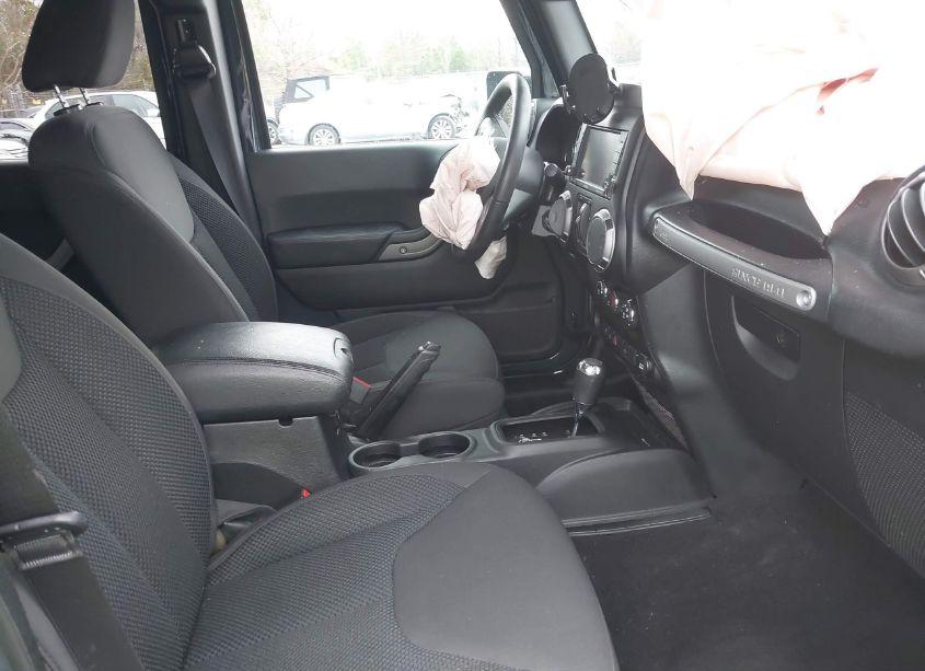 Photo 5 of 2017 Jeep Wrangler UNLIMITED BIG BEAR 4X4 (VIN 1C4BJWDG1HL666391)