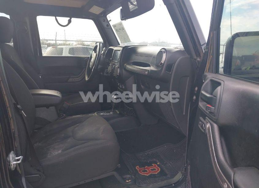 Photo 5 of 2017 Jeep Wrangler UNLIMITED SPORT 4X4 (VIN 1C4BJWDG1HL733474)