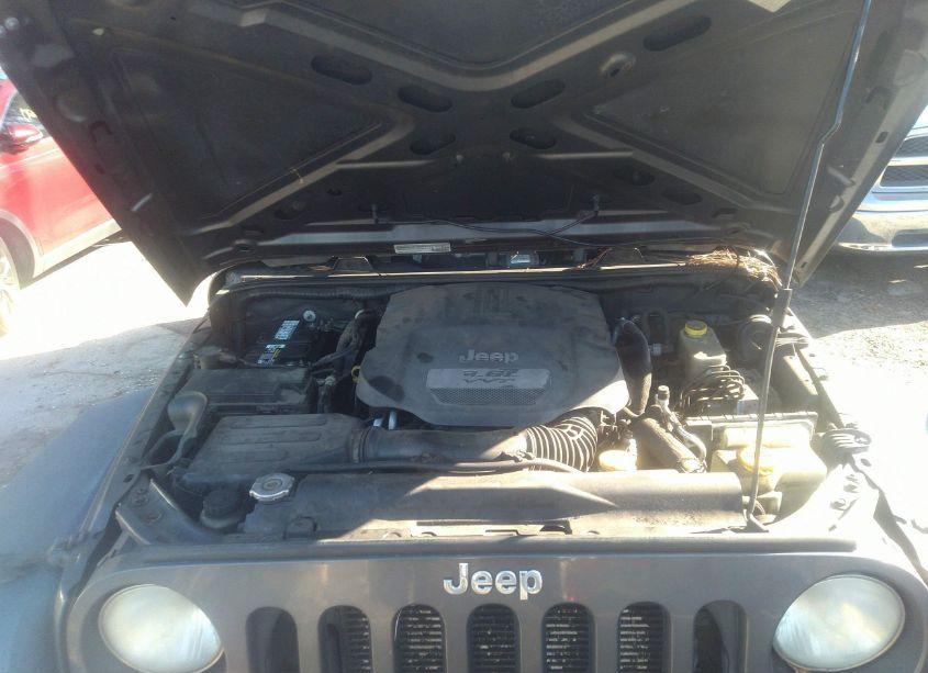Photo 9 of 2014 Jeep Wrangler UNLIMITED SPORT (VIN 1C4BJWDG2EL175324)