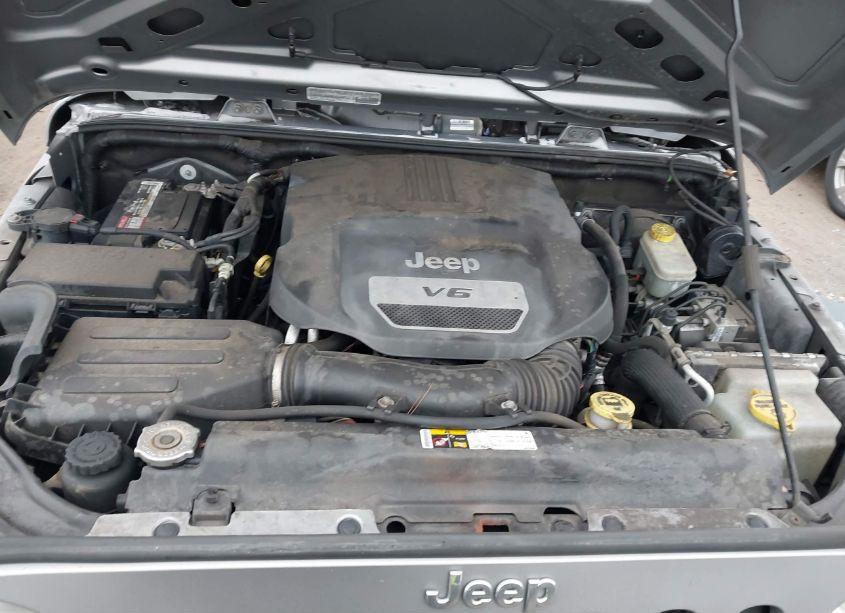 Photo 10 of 2014 Jeep Wrangler UNLIMITED SPORT (VIN 1C4BJWDG2EL309510)