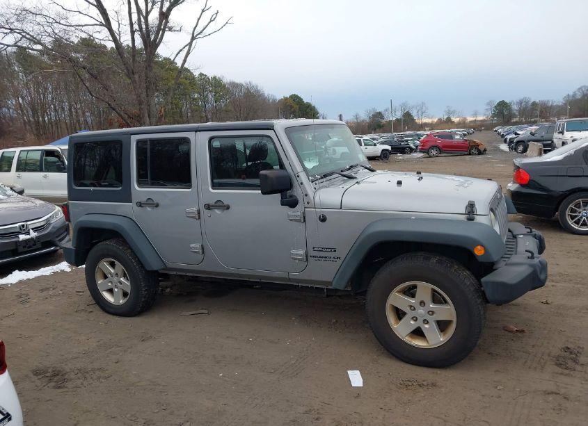 Photo 13 of 2014 Jeep Wrangler UNLIMITED SPORT (VIN 1C4BJWDG2EL309510)