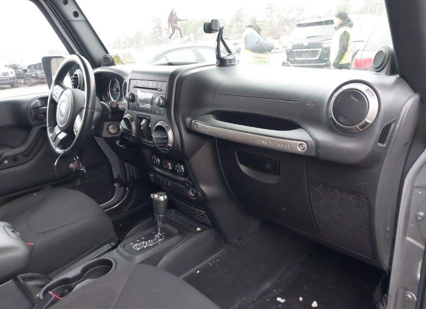 Photo 5 of 2014 Jeep Wrangler UNLIMITED SPORT (VIN 1C4BJWDG2EL309510)