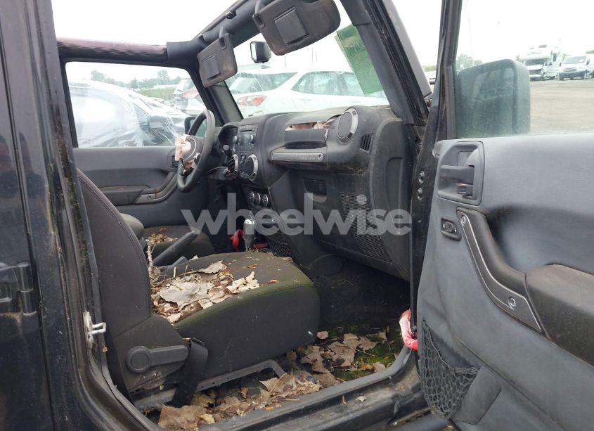 Photo 5 of 2015 Jeep Wrangler UNLIMITED SPORT (VIN 1C4BJWDG2FL652562)