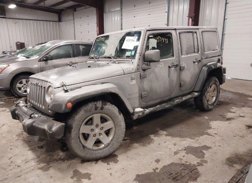 Photo 2 of 2015 Jeep Wrangler UNLIMITED SPORT (VIN 1C4BJWDG2FL692592)