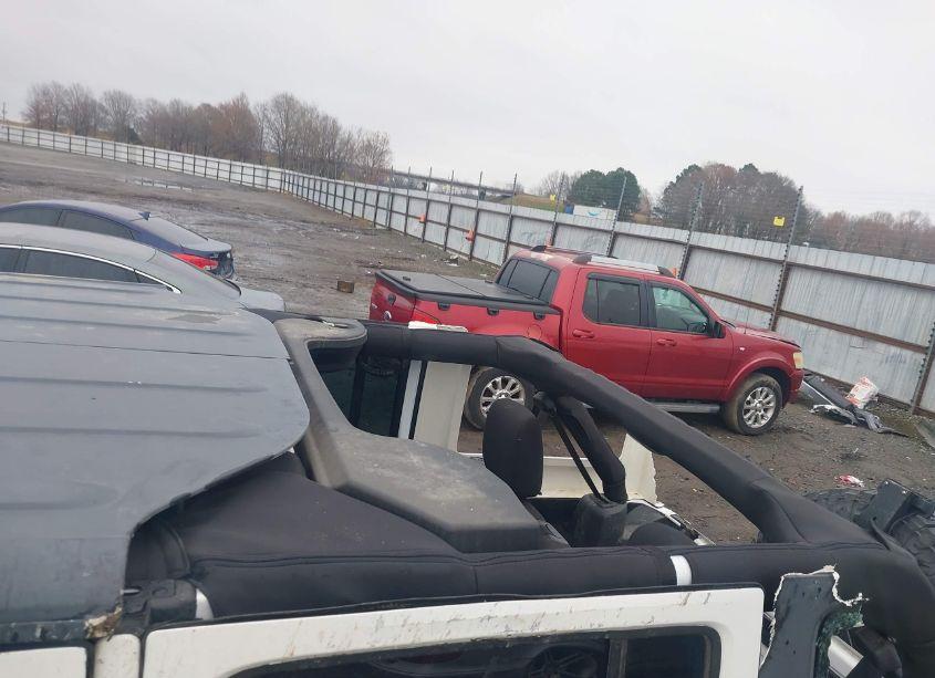 Photo 12 of 2015 Jeep Wrangler UNLIMITED SPORT (VIN 1C4BJWDG2FL764505)