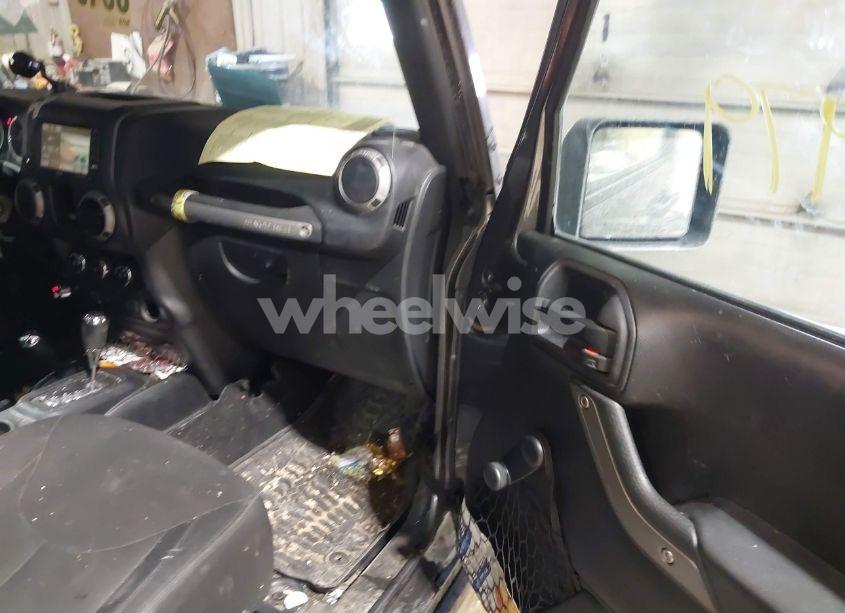 Photo 5 of 2016 Jeep Wrangler UNLIMITED WILLYS WHEELER (VIN 1C4BJWDG2GL210060)