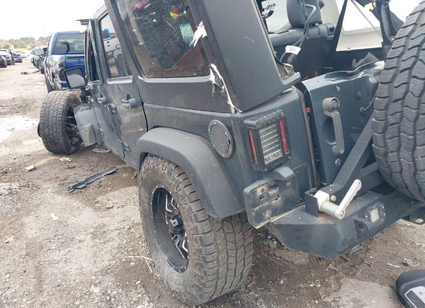 Photo 3 of 2016 Jeep Wrangler UNLIMITED SPORT (VIN 1C4BJWDG2GL286538)