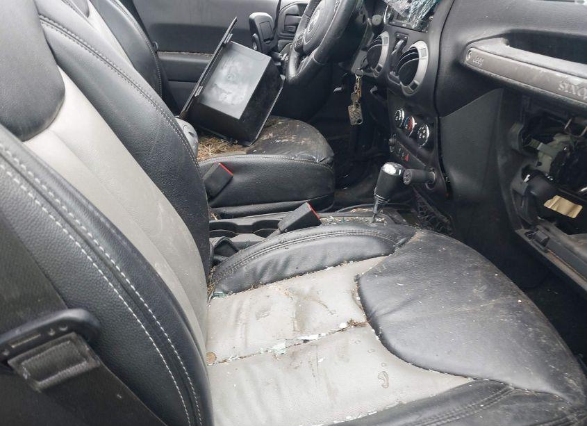 Photo 5 of 2016 Jeep Wrangler UNLIMITED SPORT (VIN 1C4BJWDG2GL286538)