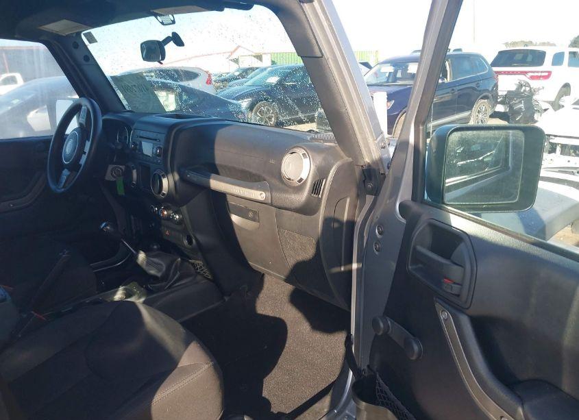 Photo 5 of 2016 Jeep Wrangler UNLIMITED SPORT (VIN 1C4BJWDG2GL339609)