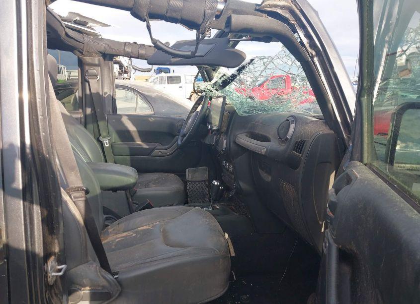 Photo 5 of 2017 Jeep Wrangler UNLIMITED SPORT 4X4 (VIN 1C4BJWDG2HL681062)