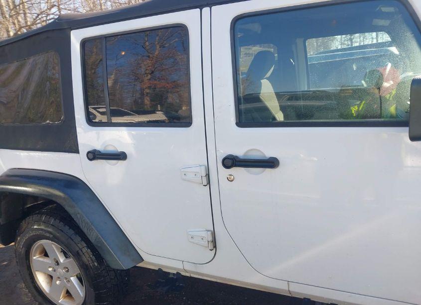 Photo 14 of 2013 Jeep Wrangler UNLIMITED SPORT (VIN 1C4BJWDG3DL637971)