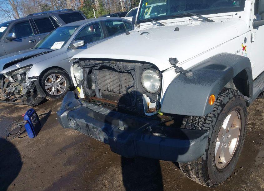 Photo 6 of 2013 Jeep Wrangler UNLIMITED SPORT (VIN 1C4BJWDG3DL637971)