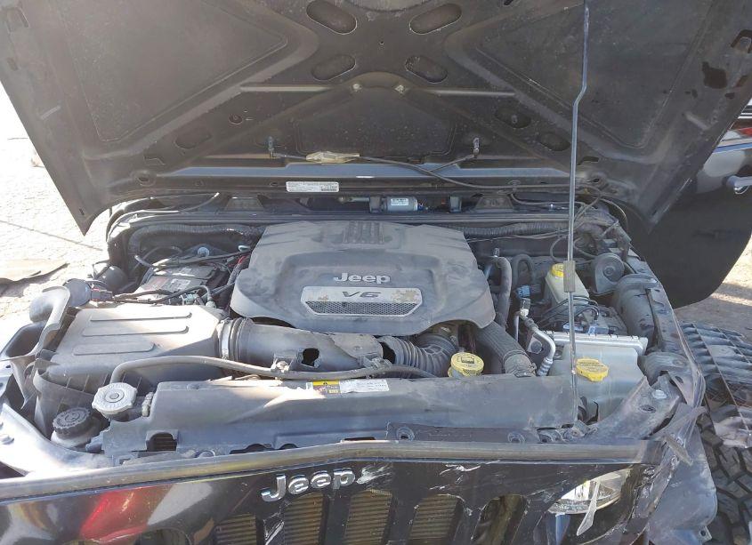 Photo 10 of 2014 Jeep Wrangler UNLIMITED SPORT (VIN 1C4BJWDG3EL325831)