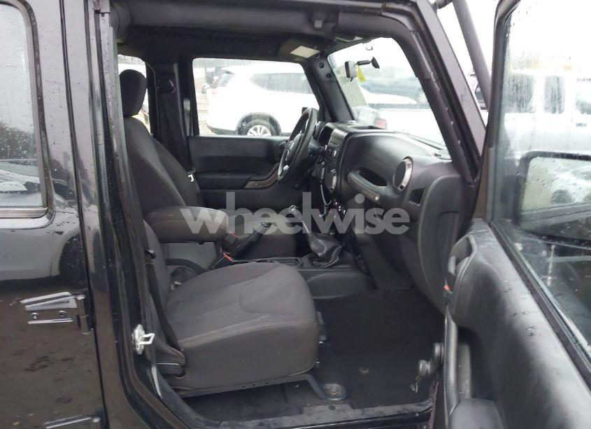 Photo 5 of 2015 Jeep Wrangler UNLIMITED SPORT (VIN 1C4BJWDG3FL687952)