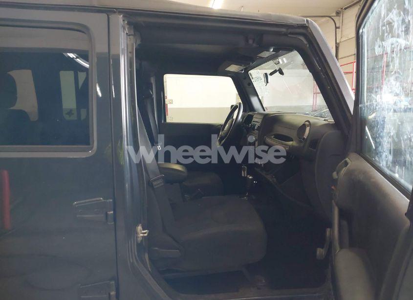 Photo 5 of 2017 Jeep Wrangler UNLIMITED SPORT 4X4 (VIN 1C4BJWDG3HL503676)