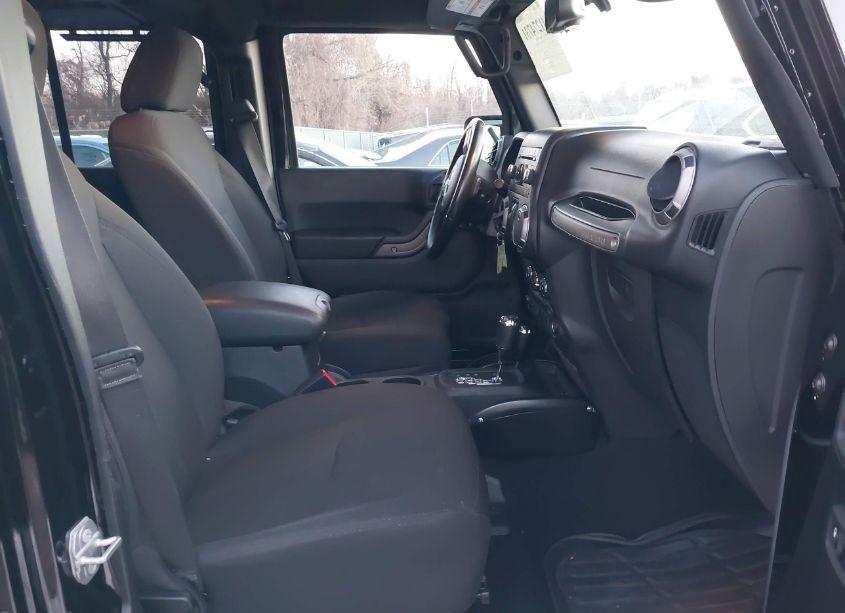 Photo 5 of 2017 Jeep Wrangler UNLIMITED SPORT 4X4 (VIN 1C4BJWDG3HL574019)