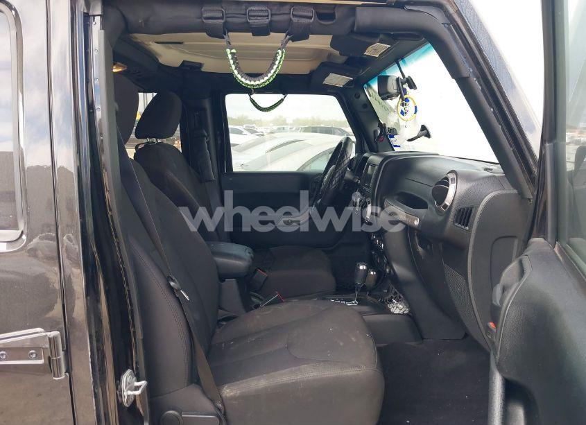 Photo 5 of 2017 Jeep Wrangler UNLIMITED SPORT 4X4 (VIN 1C4BJWDG3HL613336)