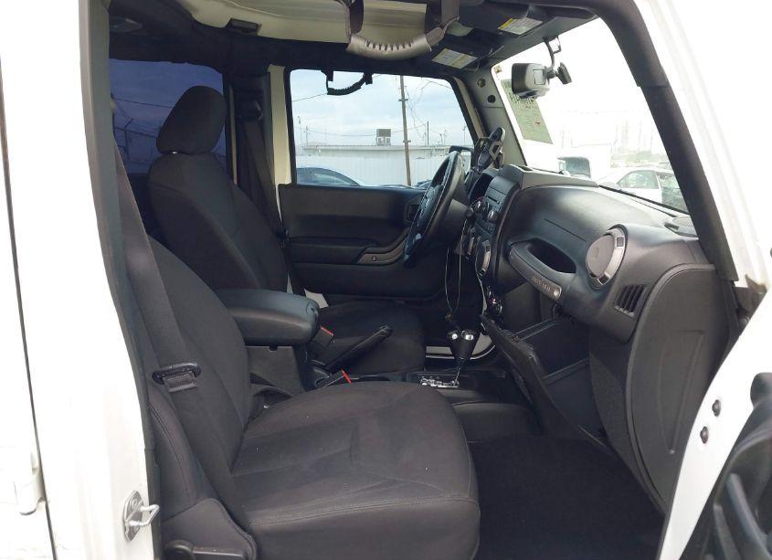 Photo 5 of 2017 Jeep Wrangler UNLIMITED SPORT 4X4 (VIN 1C4BJWDG3HL710505)