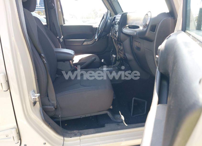 Photo 5 of 2018 Jeep Wrangler JK UNLIMITED SPORT S 4X4 (VIN 1C4BJWDG3JL809752)