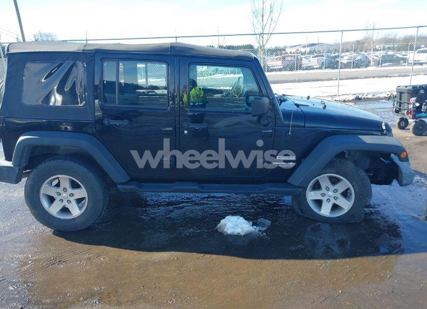 Photo 13 of 2018 Jeep Wrangler JK UNLIMITED SPORT 4X4 (VIN 1C4BJWDG3JL829130)