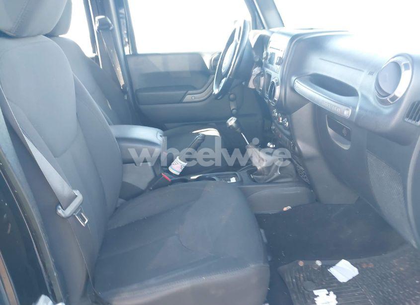 Photo 5 of 2018 Jeep Wrangler JK UNLIMITED SPORT 4X4 (VIN 1C4BJWDG3JL829130)