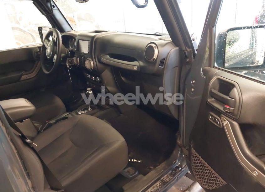 Photo 5 of 2018 Jeep Wrangler JK UNLIMITED SPORT S 4X4 (VIN 1C4BJWDG3JL837454)