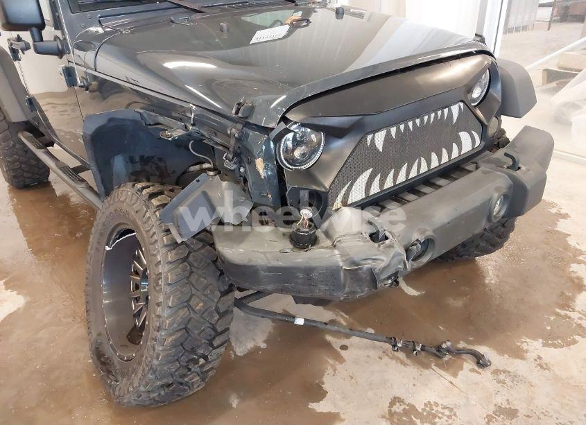 Photo 6 of 2018 Jeep Wrangler JK UNLIMITED SPORT S 4X4 (VIN 1C4BJWDG3JL837454)