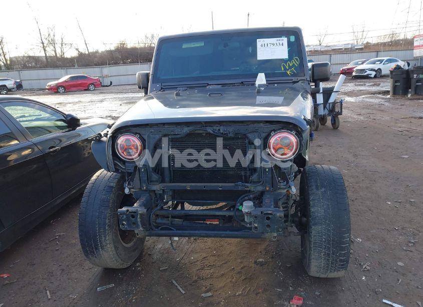 Photo 13 of 2018 Jeep Wrangler JK UNLIMITED SPORT 4X4 (VIN 1C4BJWDG3JL876013)