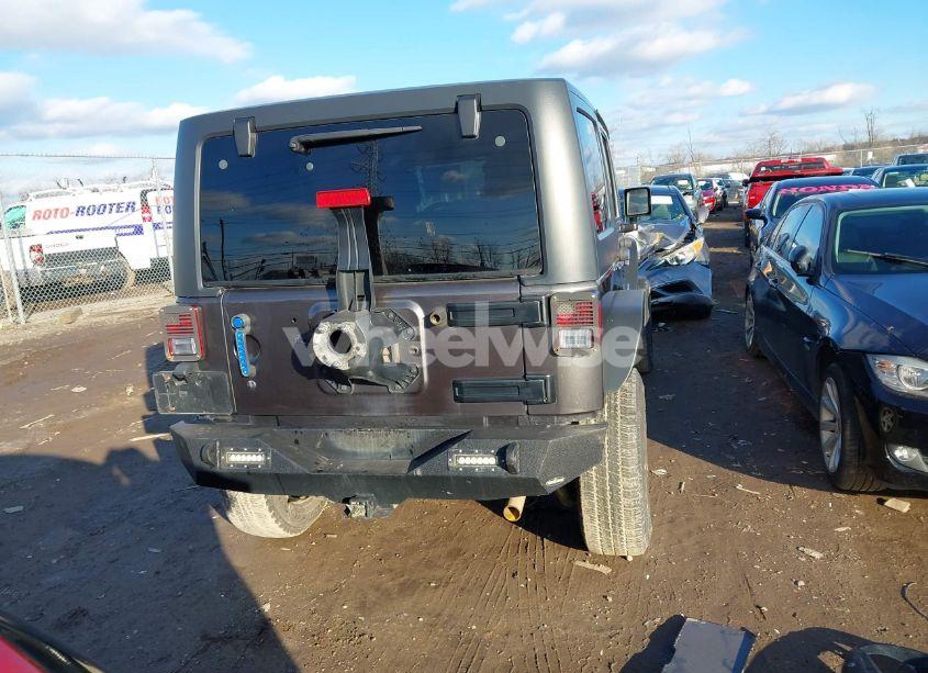 Photo 17 of 2018 Jeep Wrangler JK UNLIMITED SPORT 4X4 (VIN 1C4BJWDG3JL876013)