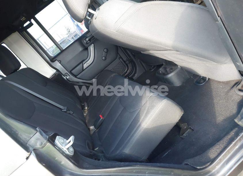 Photo 8 of 2018 Jeep Wrangler JK UNLIMITED SPORT 4X4 (VIN 1C4BJWDG3JL876013)