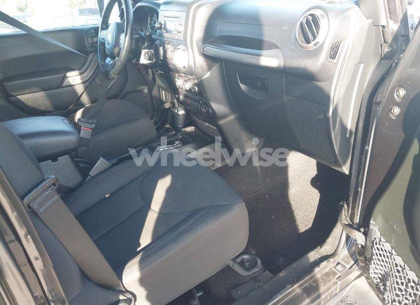 Photo 5 of 2018 Jeep Wrangler JK UNLIMITED SPORT S 4X4 (VIN 1C4BJWDG3JL900973)