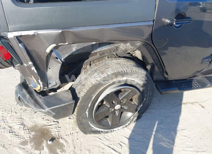 Photo 6 of 2018 Jeep Wrangler JK UNLIMITED SPORT S 4X4 (VIN 1C4BJWDG3JL900973)