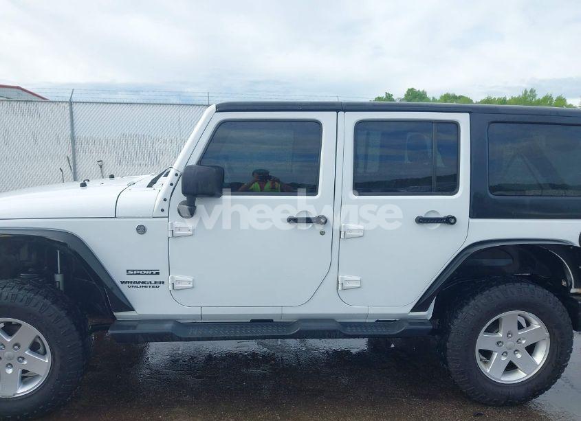 Photo 14 of 2013 Jeep Wrangler UNLIMITED SPORT (VIN 1C4BJWDG4DL599151)
