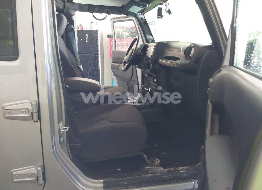 Photo 5 of 2014 Jeep Wrangler UNLIMITED SPORT (VIN 1C4BJWDG4EL156774)