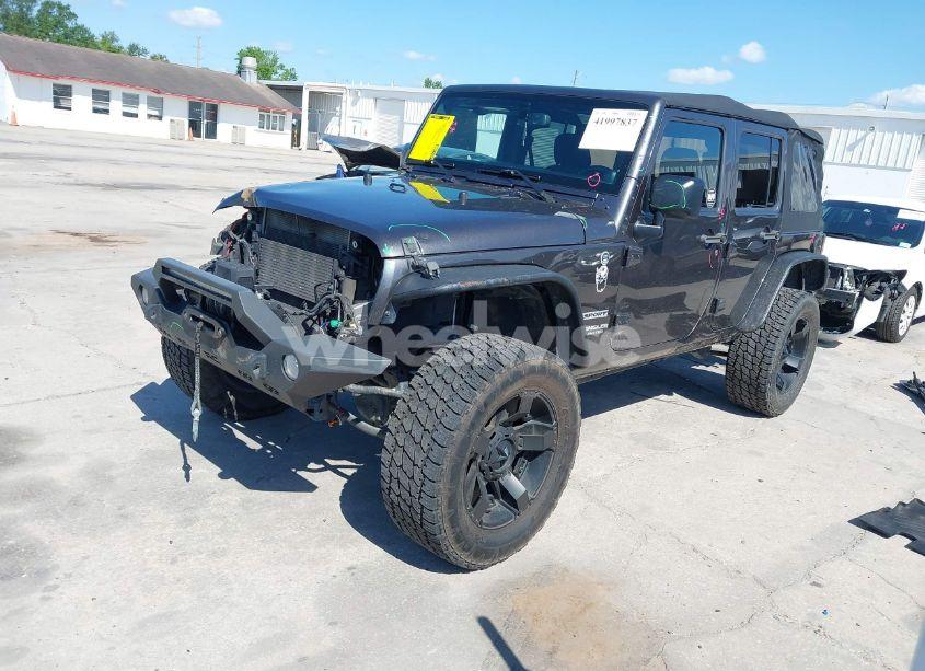 Photo 2 of 2014 Jeep Wrangler UNLIMITED SPORT (VIN 1C4BJWDG4EL295044)