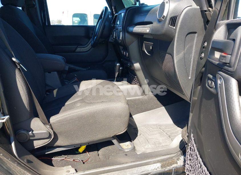 Photo 5 of 2016 Jeep Wrangler UNLIMITED SPORT (VIN 1C4BJWDG4GL106122)