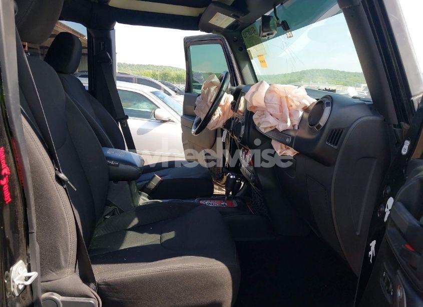 Photo 5 of 2016 Jeep Wrangler UNLIMITED SPORT (VIN 1C4BJWDG4GL161282)