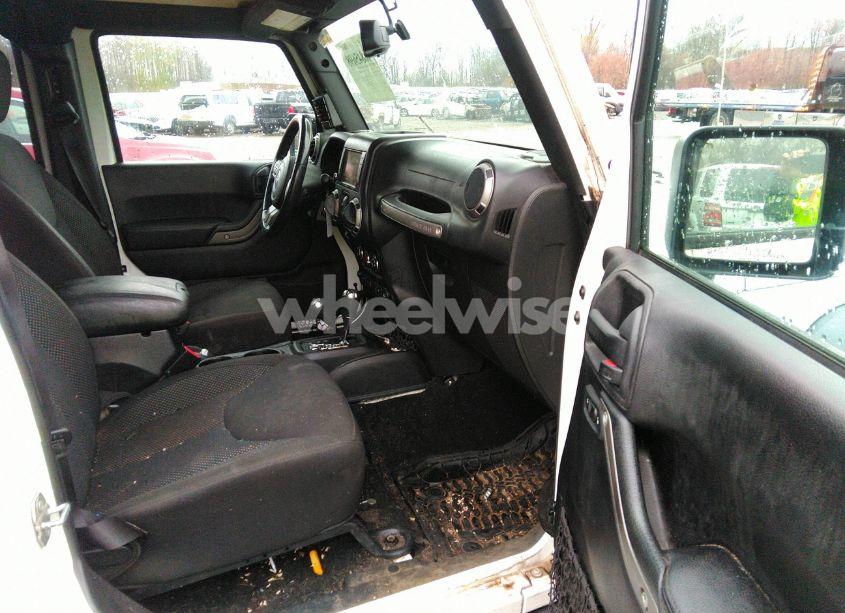 Photo 5 of 2016 Jeep Wrangler UNLIMITED BLACK BEAR (VIN 1C4BJWDG4GL214014)