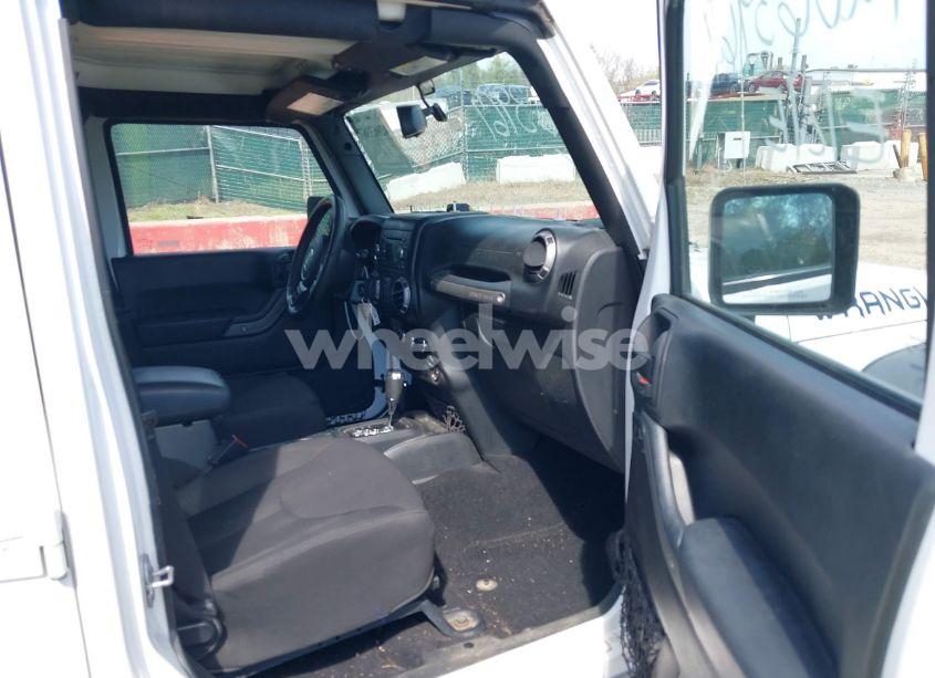 Photo 5 of 2017 Jeep Wrangler UNLIMITED SPORT 4X4 (VIN 1C4BJWDG4HL639590)