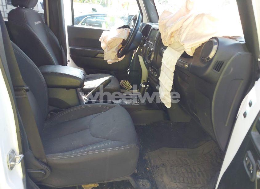 Photo 5 of 2018 Jeep Wrangler JK UNLIMITED SPORT (VIN 1C4BJWDG4JL902862)