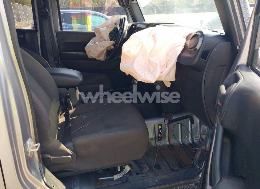 Photo 5 of 2016 Jeep Wrangler UNLIMITED SPORT (VIN 1C4BJWDG5GL270270)